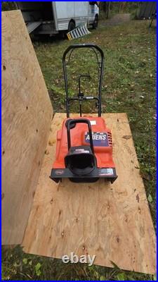 Ariens 722 Single Stage Gas Snow Blower Works, Needs Key & Tune-Up Ariens 722 Single Stage Gas Snow Blower Works, Needs Key & Tune-Up