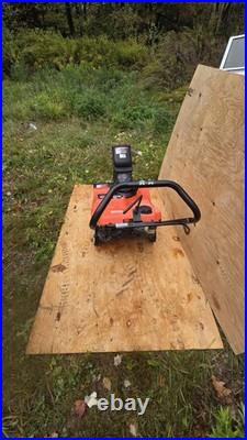 Ariens 722 Single Stage Gas Snow Blower Works, Needs Key & Tune-Up Ariens 722 Single Stage Gas Snow Blower Works, Needs Key & Tune-Up