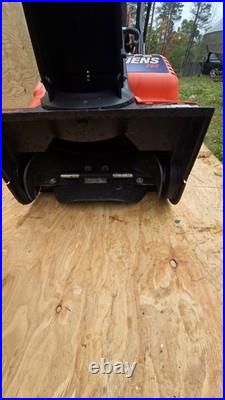 Ariens 722 Single Stage Gas Snow Blower Works, Needs Key & Tune-Up Ariens 722 Single Stage Gas Snow Blower Works, Needs Key & Tune-Up