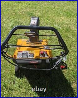 Cub Cadet 221 snow blower great condition electric start well maintained