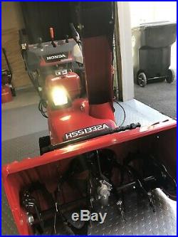 HONDA 32 HSS1332AATD SNOWBLOWER, track drive, low usage, electric start