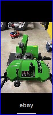 John Deere Snowblower 827E