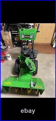 John Deere Snowblower 827E