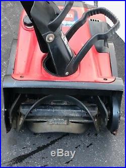 Toro Snow Blower 7HP R-TEK 24 Single Stage Snow Commander Model 38602